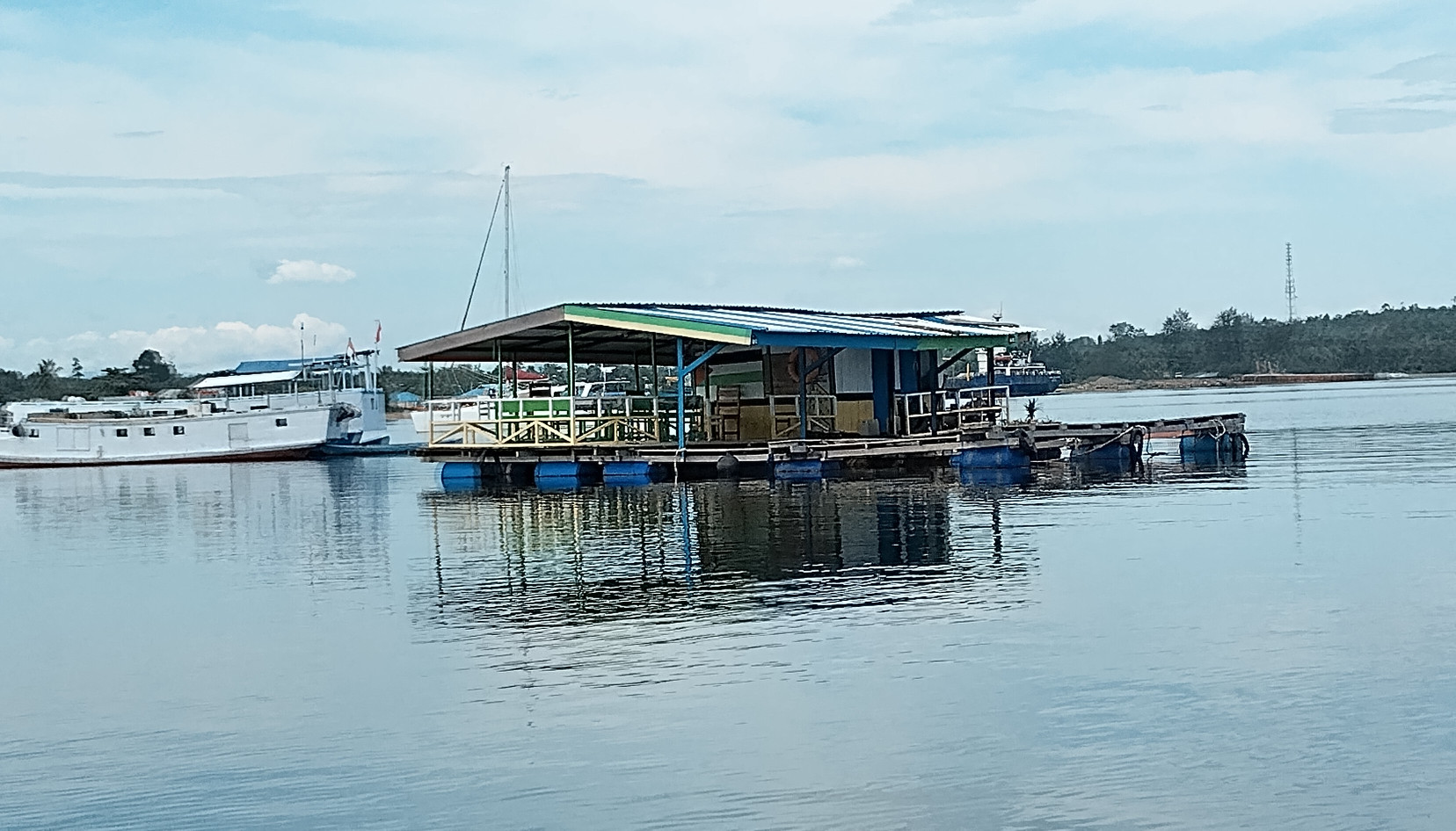 Bula Floating Restaurant Pardidu